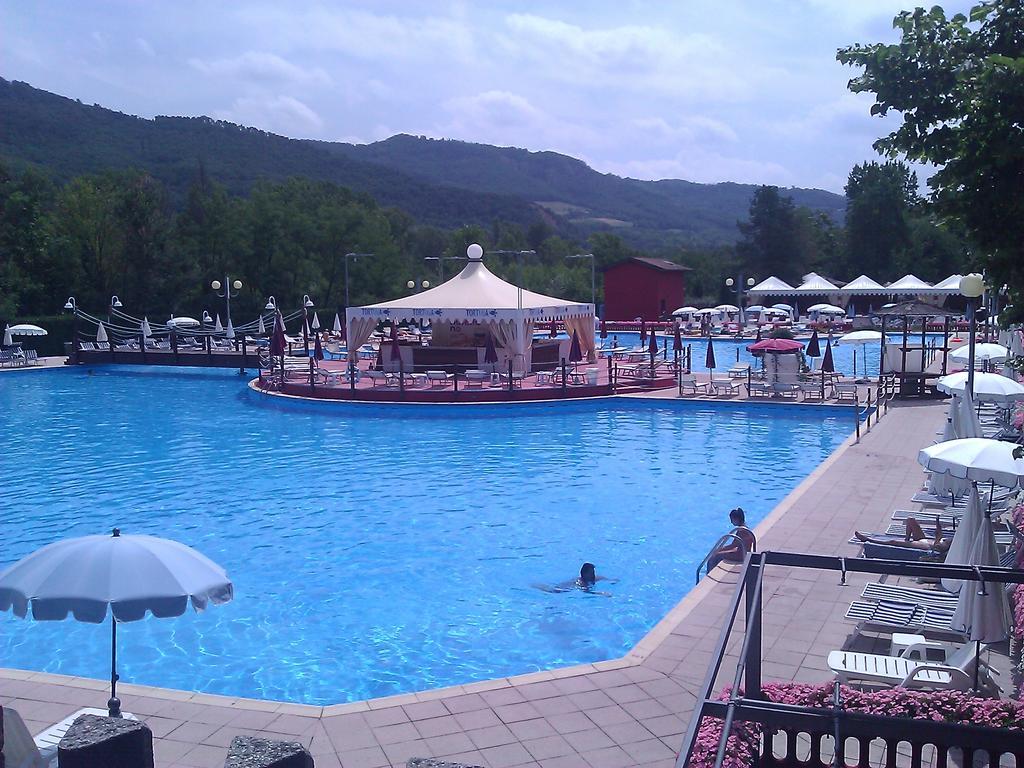 Bilocale Salice Terme Apartment Bagian luar foto