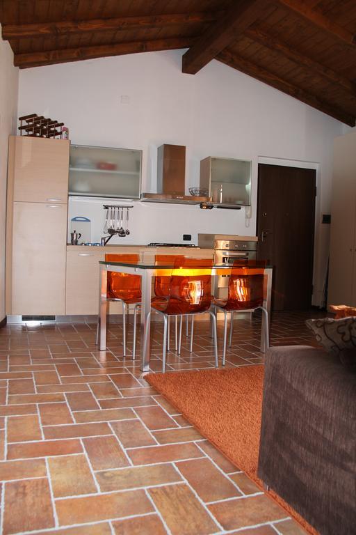 Bilocale Salice Terme Apartment Bagian luar foto